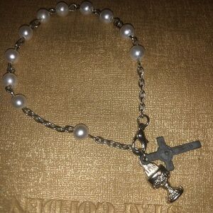 Woman’s Pearled Cross Bracelet
